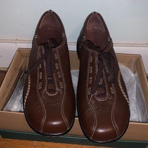 Nib Clarks leather shoes